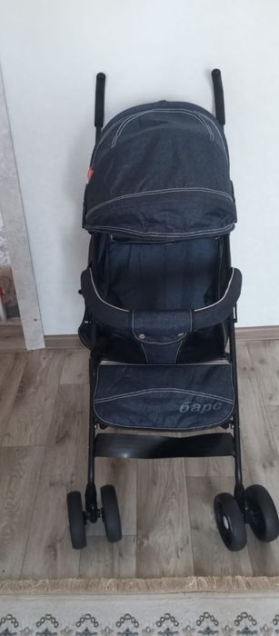 Продам прогулочную коляску (костылек)