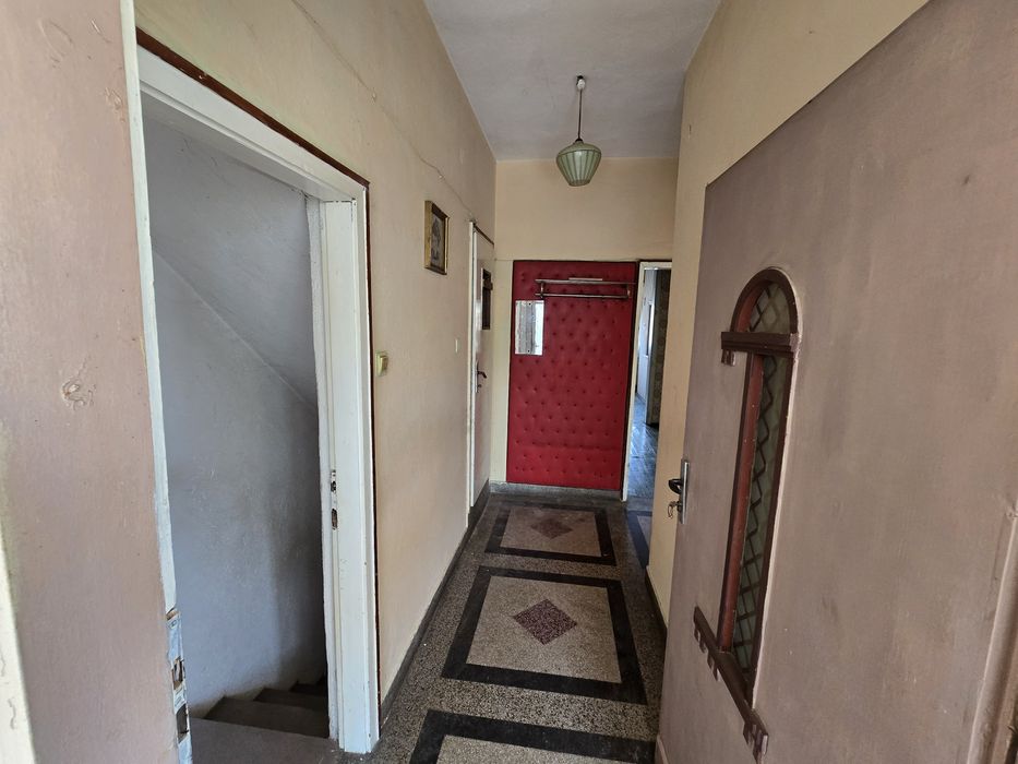 БЕЗ КОМИСИОН ОТ КУПУВАЧА  Къща в гр.Казанлък, в тих и спокоен квартал