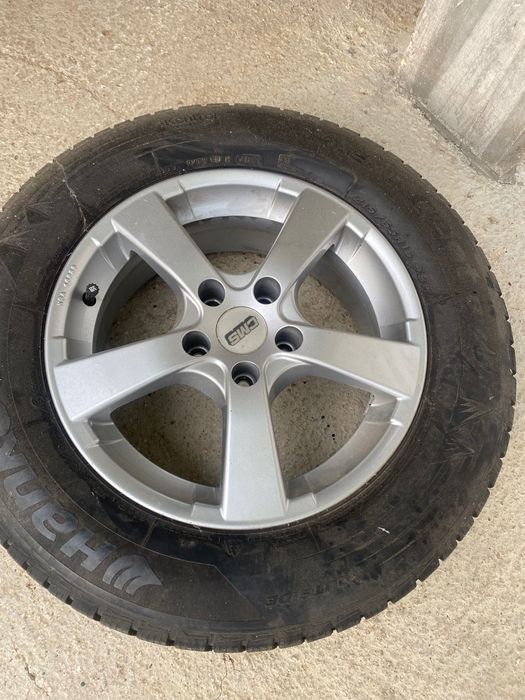 Алуминиеви джанти с гуми