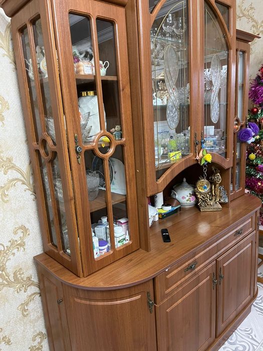 Шкаф сервант……………..