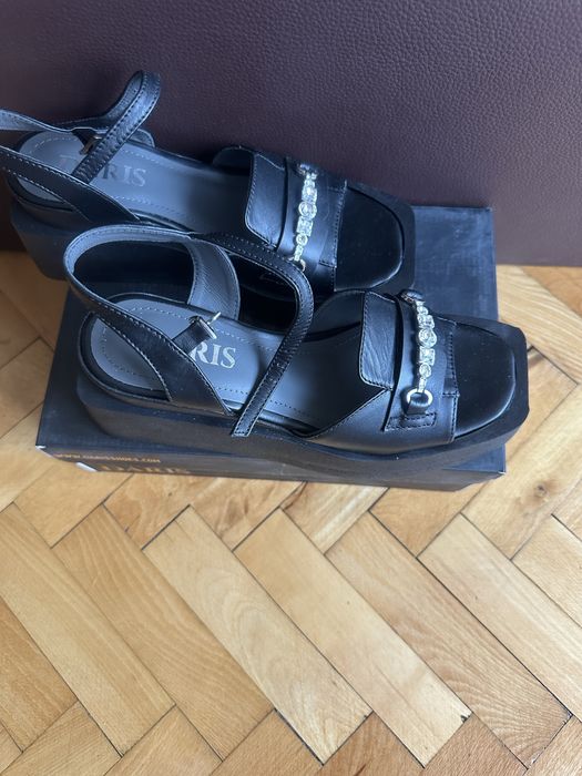 Черни кожени сандали