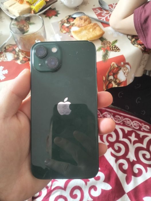 Срочно продам айфон 13