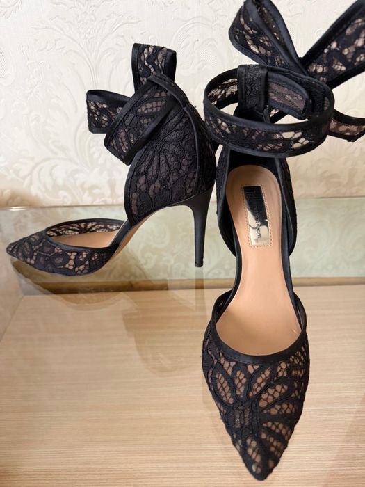 Стильные кружевные туфли