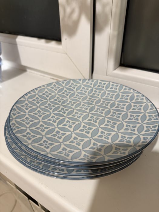 Тарелки, кесе, приборы