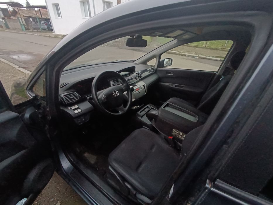 Honda FR-V на части