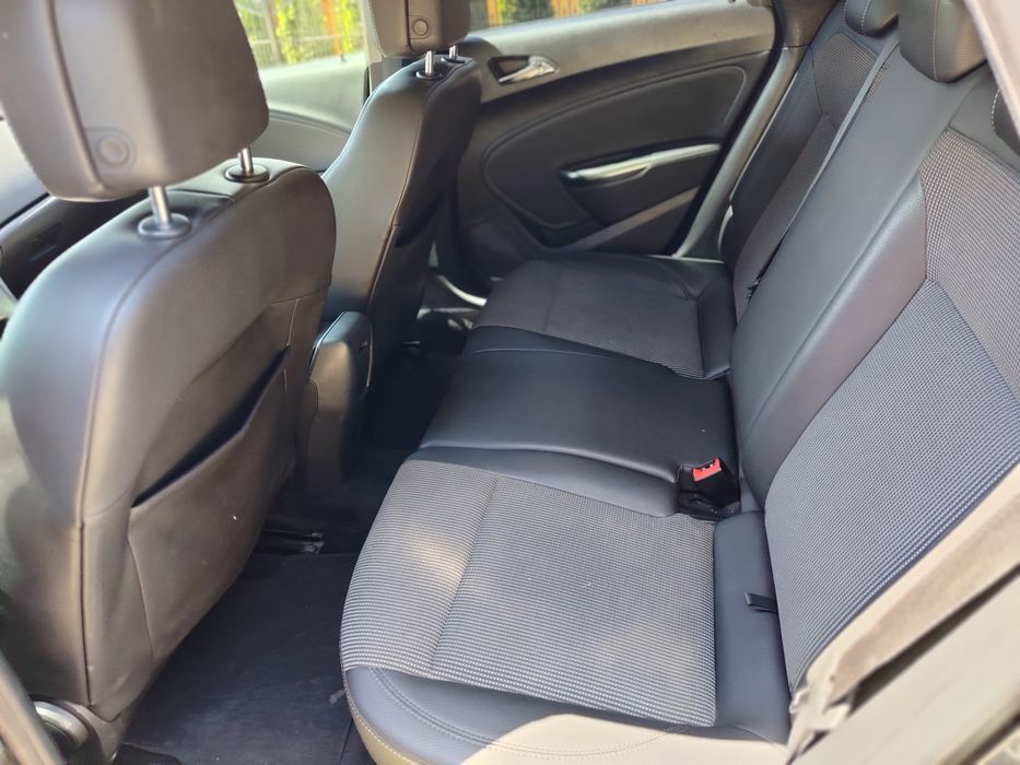 Opel Astra Sports Tourer 1.7CDTI 125CP 2012