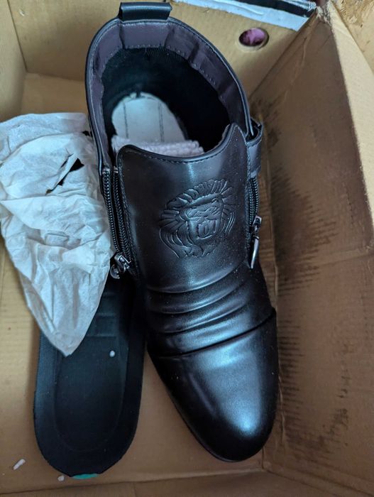 erkaklar poyabzali ozgina ishlatilgan