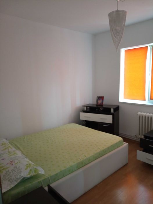 Vând apartament cu 2 camere, strada Eroilor.