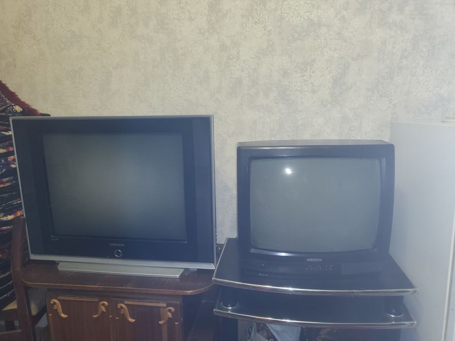 телевизоры рабочие большой самсунг,  маленький Филипс
