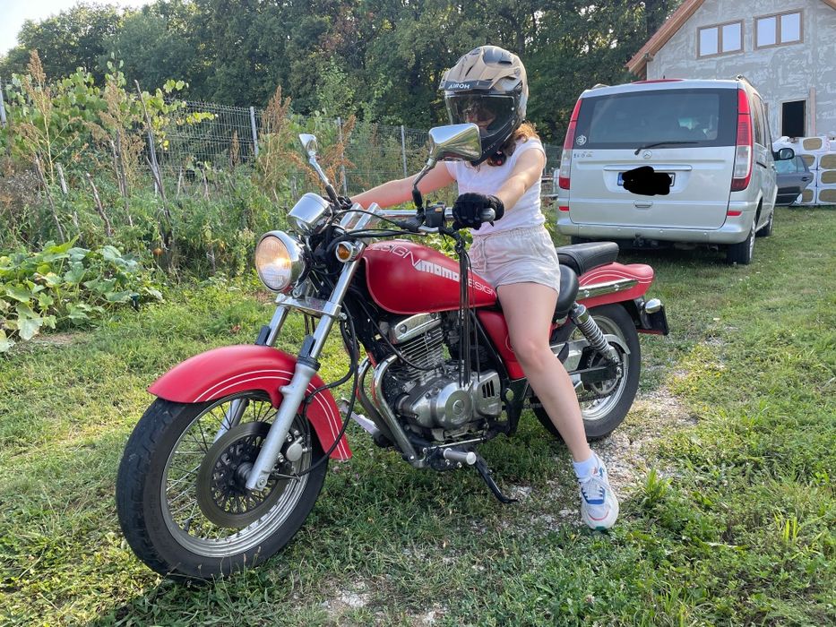 Suzuki Marauder 250 – Cruiser elegant, economicos și ușor de manevrat!