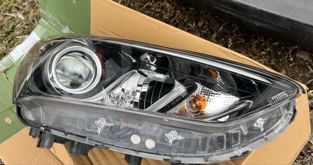 Hyundai Santa Fe - десен фар