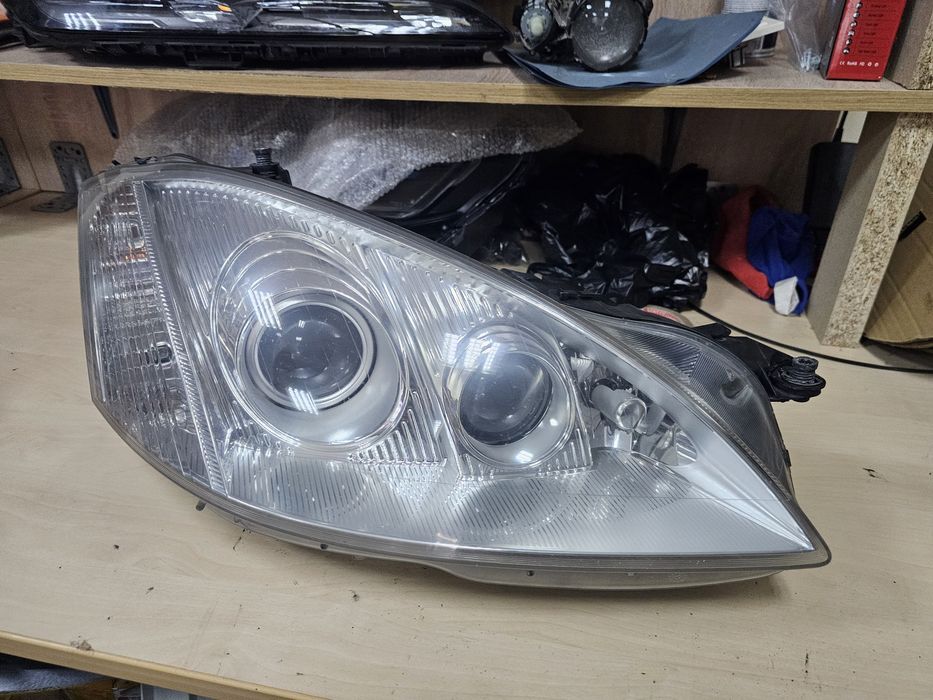 Десен фар Mercedes W221 Xenon десен фар мерцедес 221