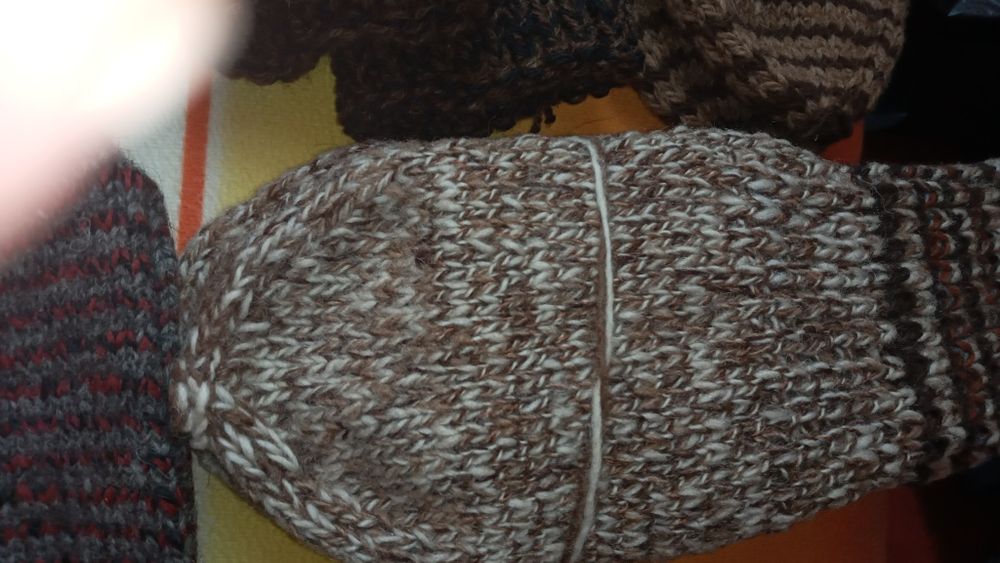 Вълнени чорапи ръчно плетени