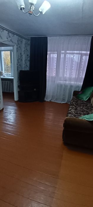 Продам 2-х ком-ю квартиру на Площади.