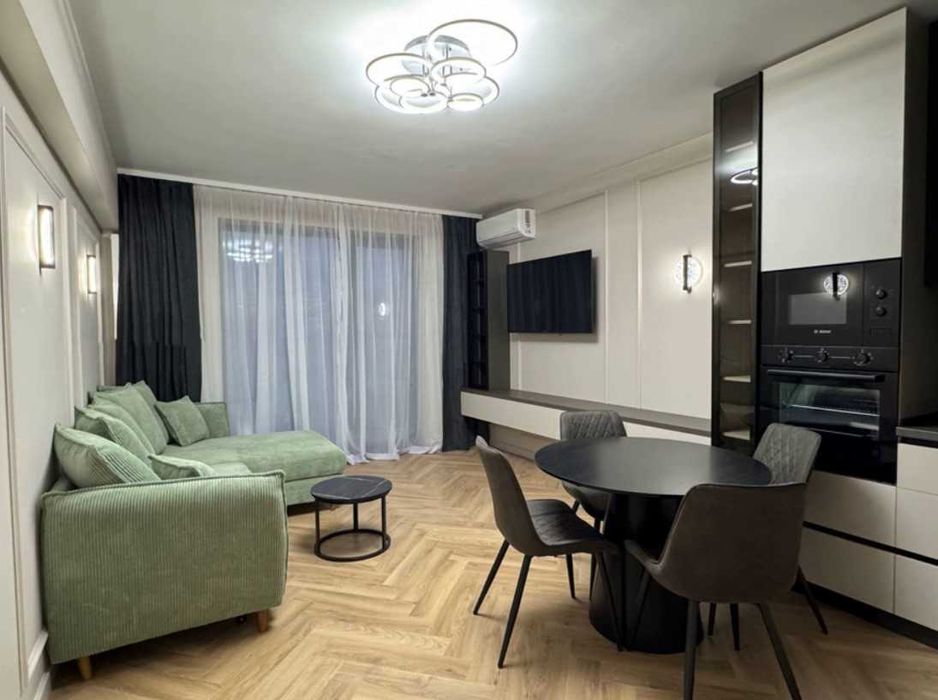 Дава се под наем Двустаен апартамент в София, Красно село - 78 кв.м за 896.58 € - Снимка #1