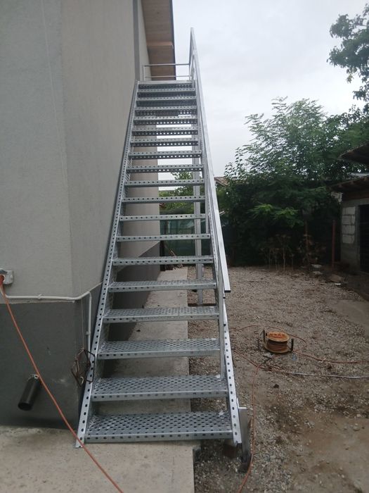 Vindem scări zincate