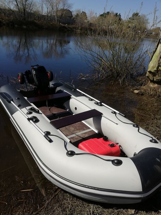 Лодка с мотором!