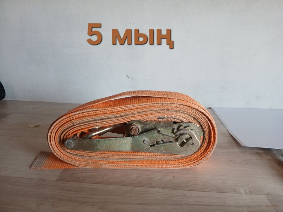 Әр турлі заттар сатылады