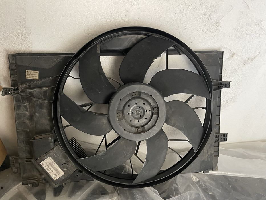 Продавам останали части от мерцедес ц200 компресор М111 мотор