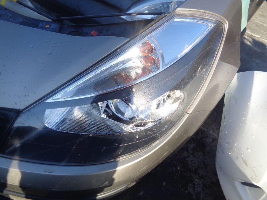 Vand fata completa Renault Clio3 din 2008