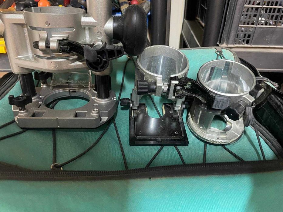 MAKITA, Masina de frezat verticala si unimanuala 6/8 mm 710 W RT0700C, + EXTRA ACCESORII  + GEANTA TRANSPORT + 35 CAPETE DE FREZA