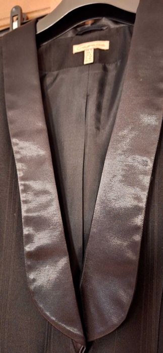 Дамски официален костюм