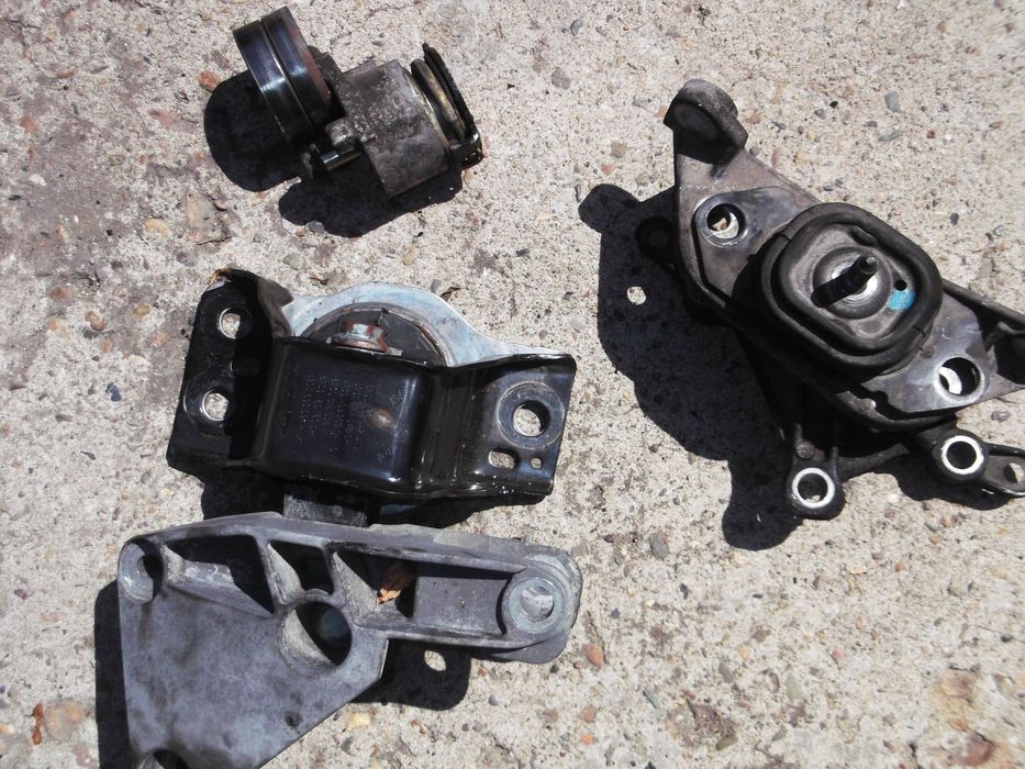 Тампони на мотора за Рено Меган 1.9дци 120 к.с.2005 год.