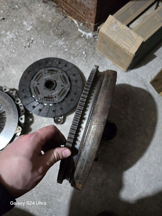 Съединител комплект И маховикик BMW X3 2.0D 184к.с