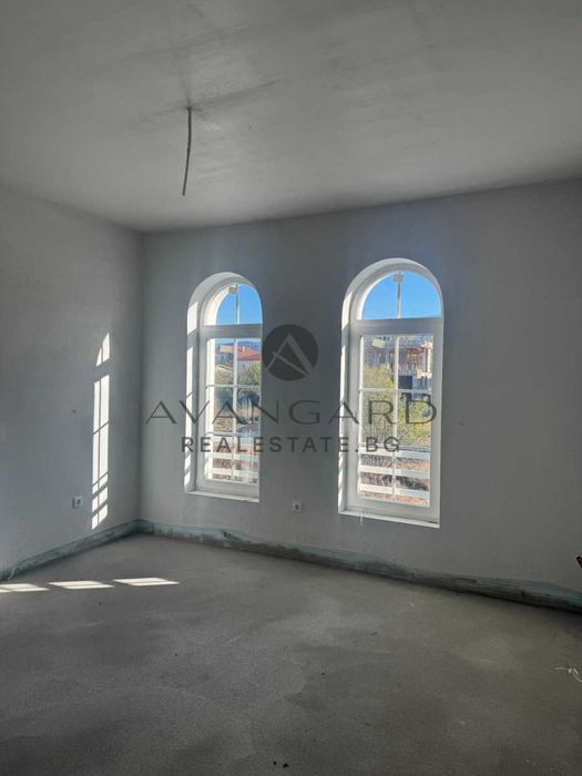 Продава се Къща в с. Белащица, Област Пловдив - 268 кв.м за 1362 €/кв.м - Снимка #1