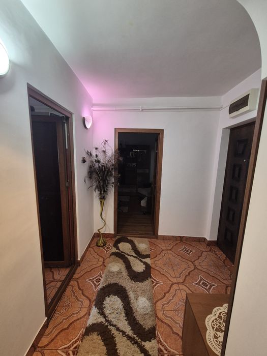 Vand apartament cu 2 camere
