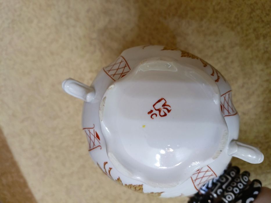 Продам сахарницу