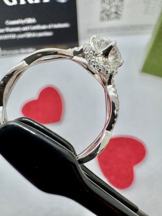 Сребърен пръстен с мойсанит (диамант) 1 карат