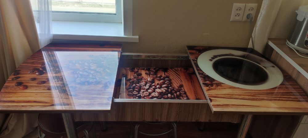 продам стол кухонный