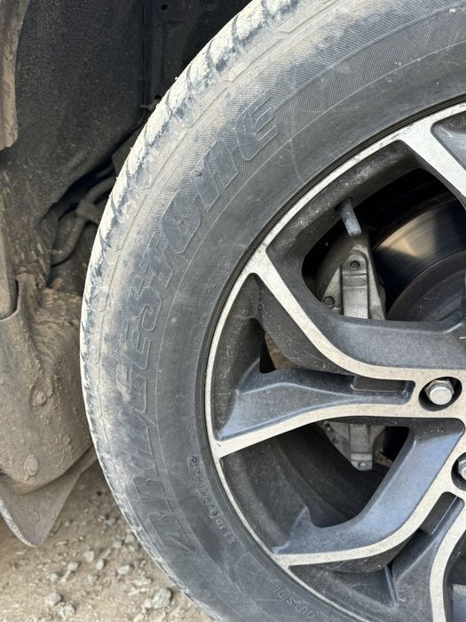 Продам автошину на Lexus 570