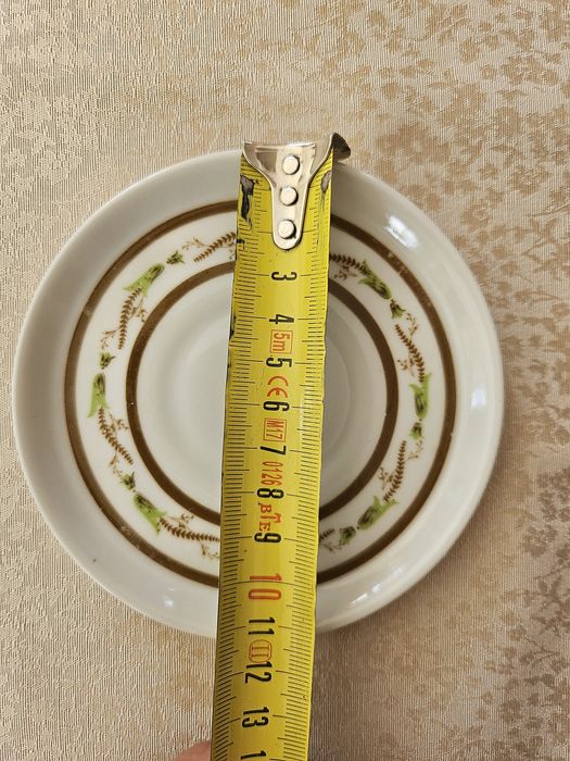 Порцеланов сервиз за кафе /16 части/ 6 броя чаши, 6 броя чини