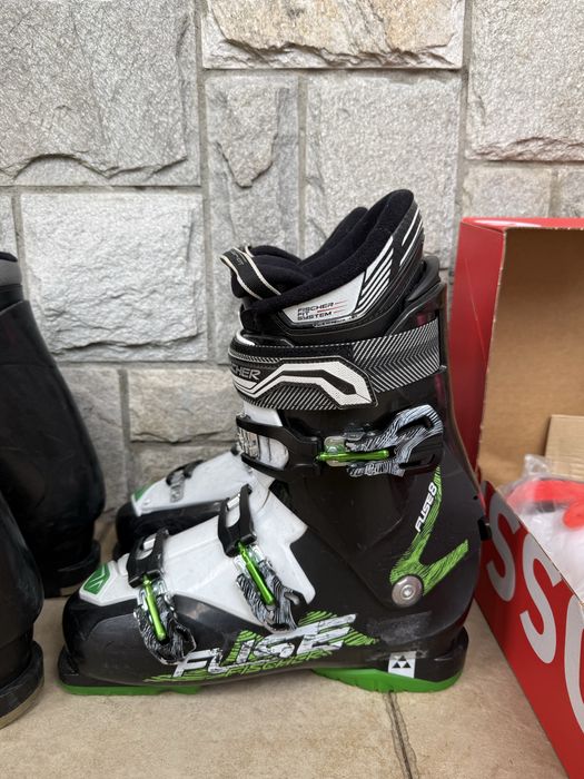 Ски, обувки за ски, каски и щеки