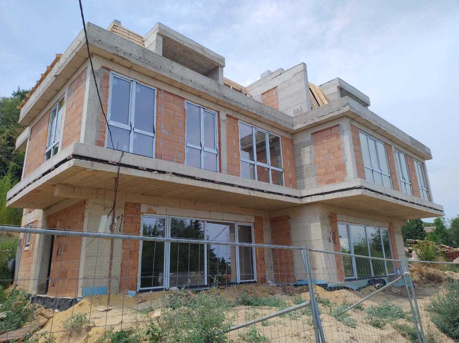Къща с три спални 176 м² в Манастирски Рид