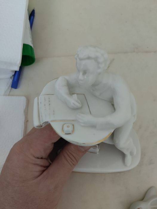 Фарфоровая статуэтка