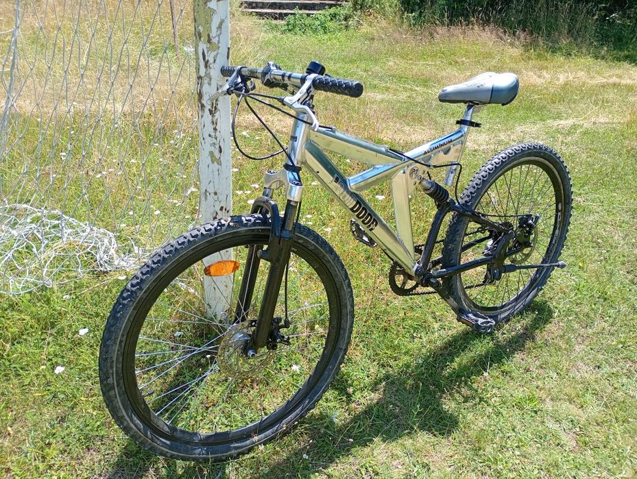 Vând bicicletă pe 26 full suspension