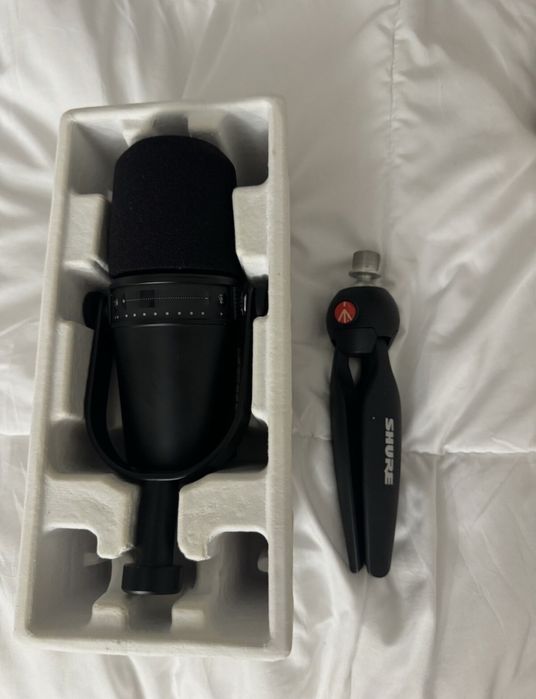 Shure MV7 USB Podcast Kit