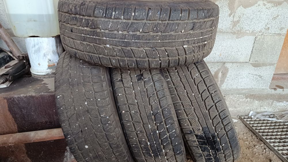 Шины зимние, 215/65R15