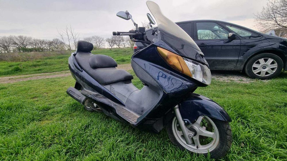 Продавам скутер Сузуки Бъргман 2004 г. 400 куб