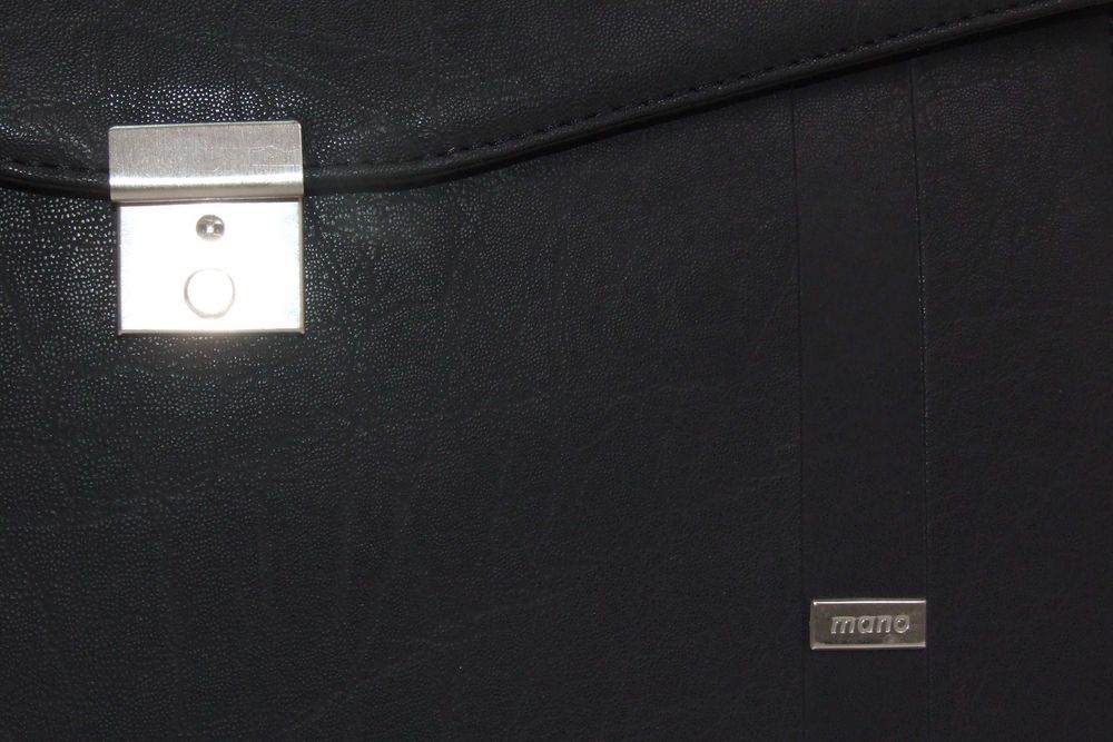 Servieta MANO cu cheie, generoasa (inclusiv pt. laptop), piele rezistenta, Made in Germany, NOUA