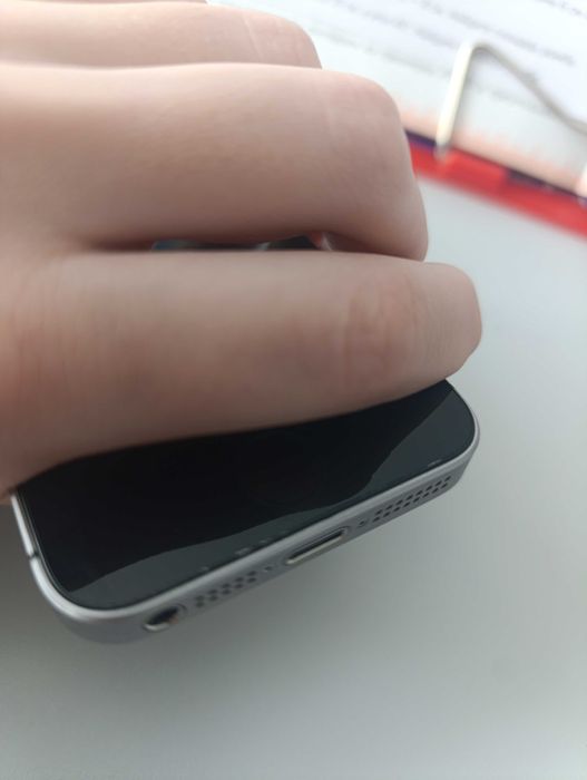 Срочно продам айфон 5се