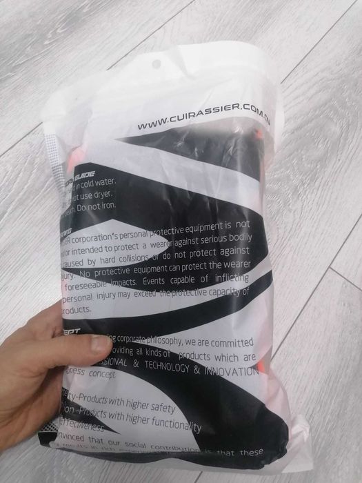 Genunchiere de protecție pentru motociclete