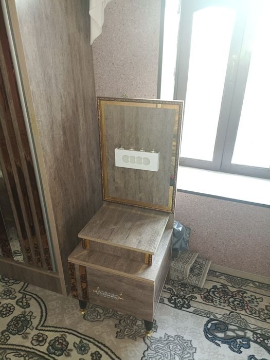 Yangi mebellar  bir ikki marta iwlatilgan holos  yangdek