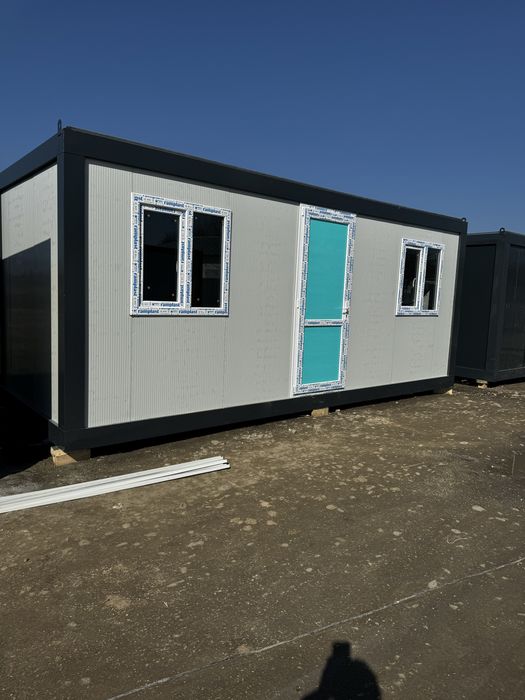 Container modular 6x3 cu baie completă și vitrină mare
