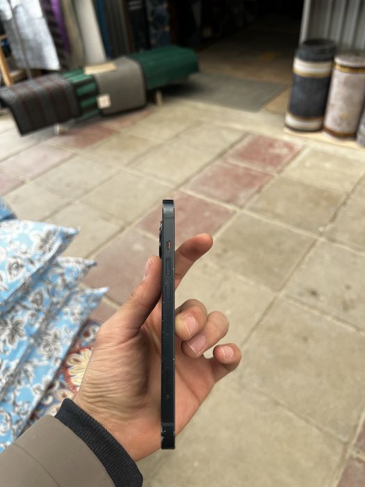 Продаю Айфонн 13