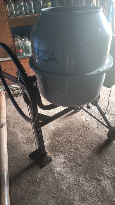 Продаю бетономешалку