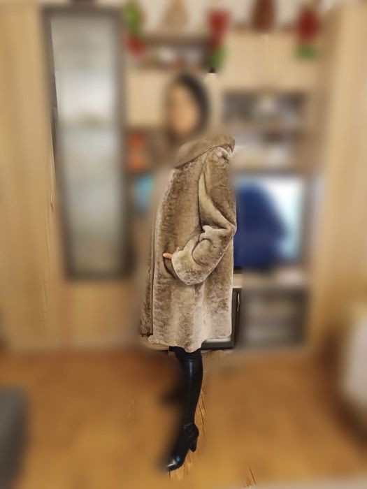 Продам шубу женскую